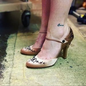 PRADA champagne pink embroidered pumps